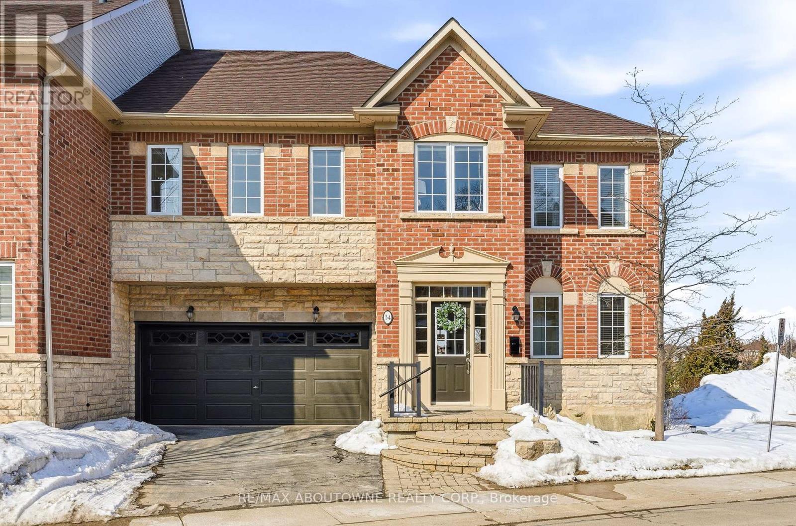Row / Townhouse for Sale in 34 - 300 RAVINEVIEW WAY|Oakville (WC Wedgewood Creek), Ontario L6H7J1