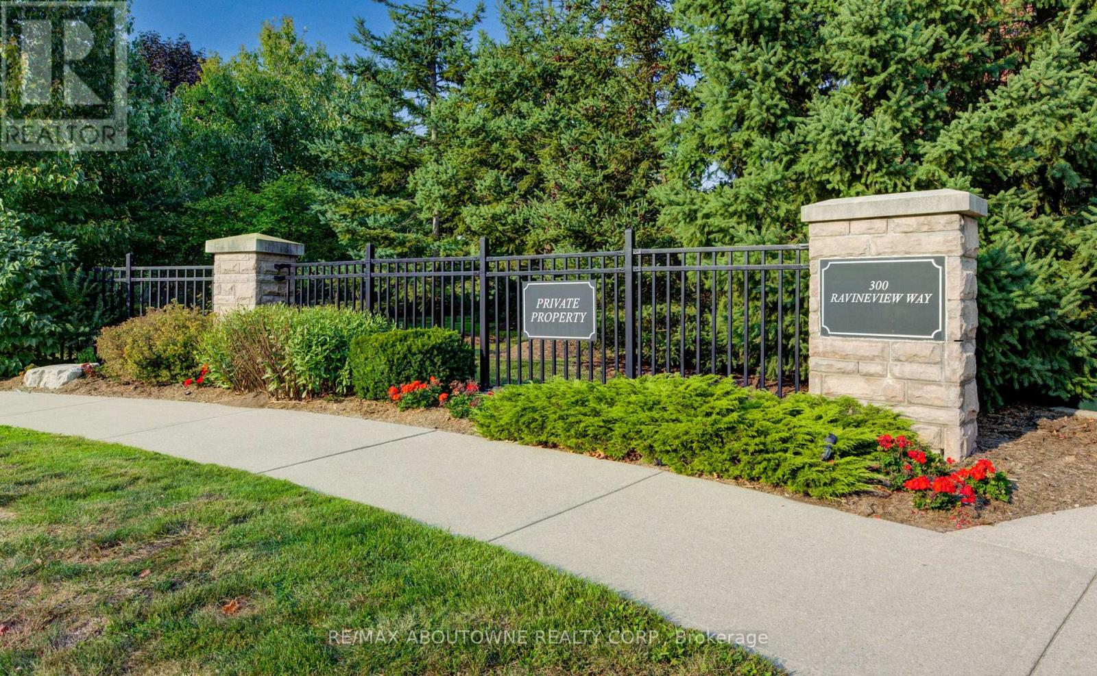 Row / Townhouse for Sale in 34 - 300 RAVINEVIEW WAY|Oakville (WC Wedgewood Creek), Ontario L6H7J1 3