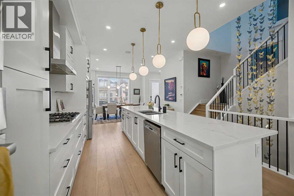 Duplex for Sale in 453 26 Avenue NW|Calgary, Alberta T2M2E3 3