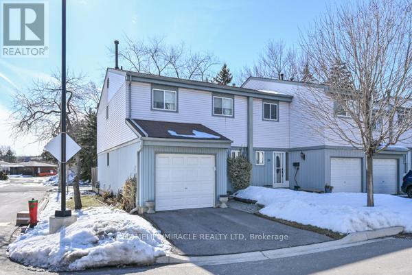 Row / Townhouse for Sale in 27 - 121 FALCONER DRIVE|Mississauga (Streetsville), Ontario L5N2K8 2