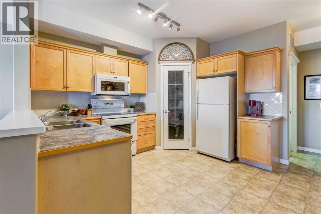 Apartment for Sale in 413, 15 Everstone Drive SW|Calgary, Alberta T2Y5B5 4