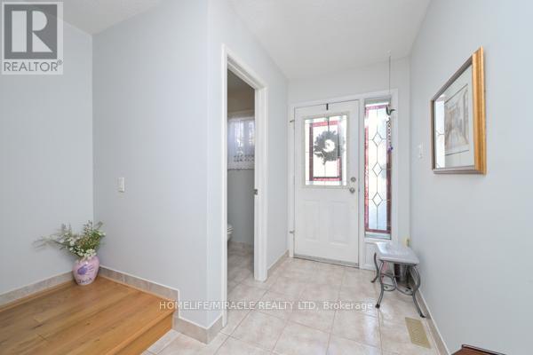 Row / Townhouse for Sale in 27 - 121 FALCONER DRIVE|Mississauga (Streetsville), Ontario L5N2K8 3