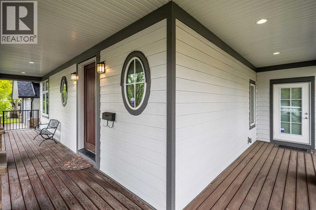 House for Sale in 512 Memorial Drive NW|Calgary, Alberta T2N3C4 4