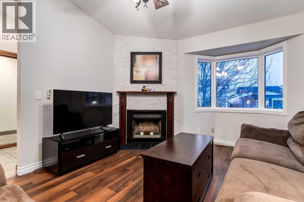 House for Sale in 27 BEDFIELD Close NE|Calgary, Alberta T3K3L3 3