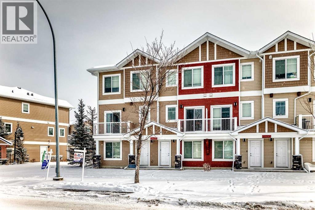Row / Townhouse for Sale in 5 Redstone Circle NE|Calgary, Alberta T3N0M8 2