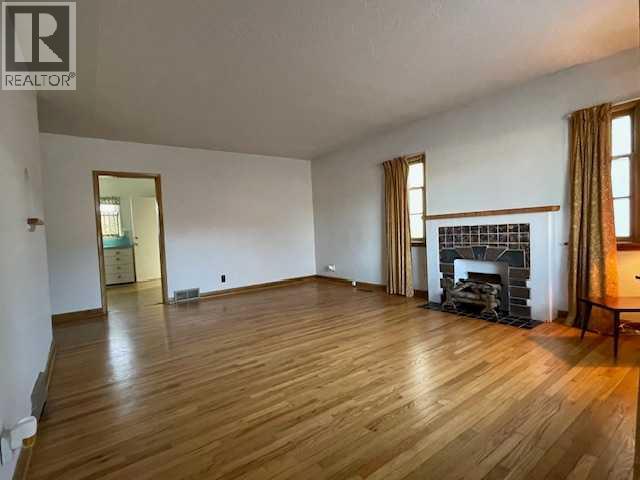 House for Sale in 2603 4 Avenue NW|Calgary, Alberta T2N0P7 2