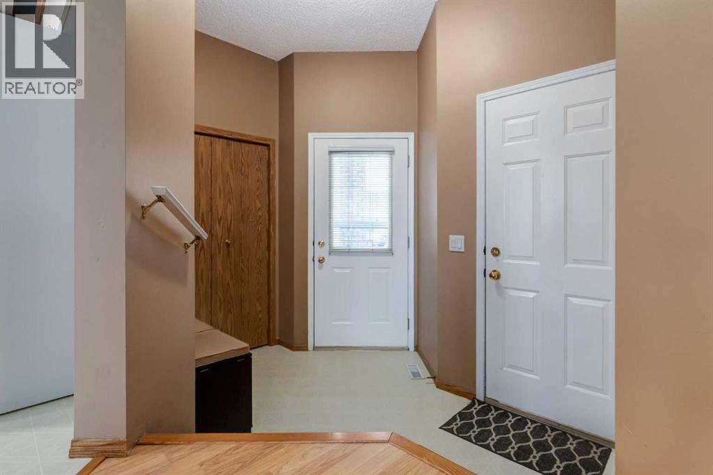 House for Sale in 168 Mt Apex Green SE|Calgary, Alberta T2Z2V5 3