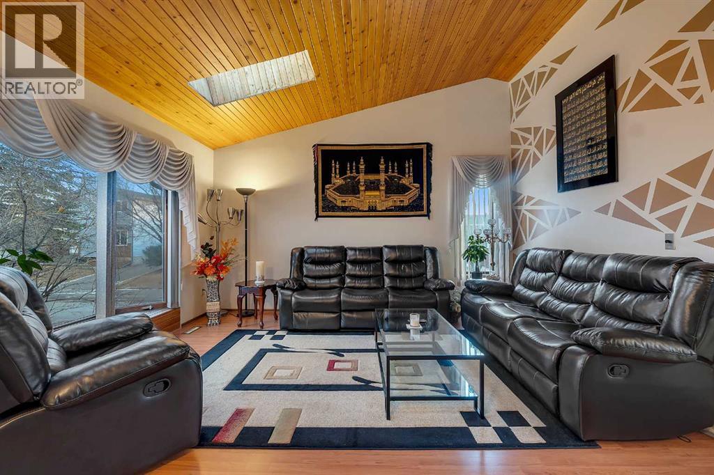 House for Sale in 48 Castleglen Court NE|Calgary, Alberta t3j2b8 5