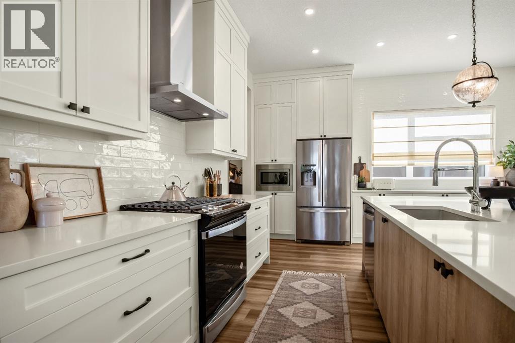 House for Sale in 35 Bluerock Avenue SW|Calgary, Alberta T2Y0R6 5