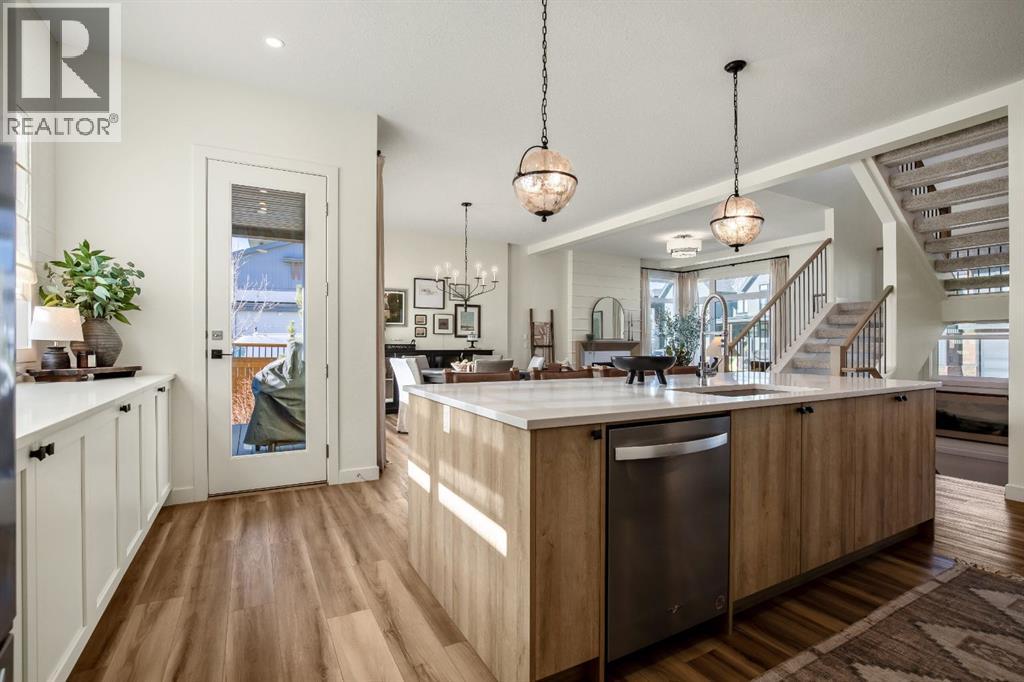 House for Sale in 35 Bluerock Avenue SW|Calgary, Alberta T2Y0R6 4