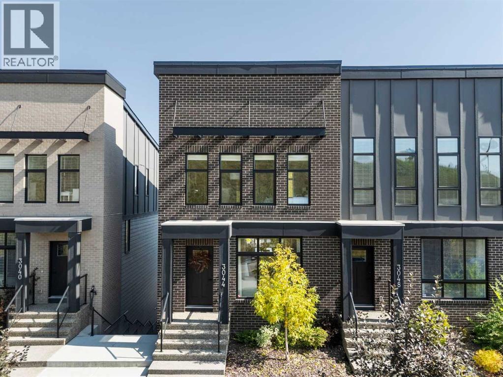 Row / Townhouse for Sale in 3044 85 Street SW|Calgary, Alberta T3H6C7 2