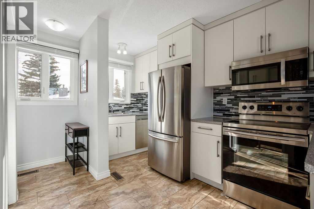 Row / Townhouse for Sale in 65 Storybook Gardens NW|Calgary, Alberta T3G1Y7 3