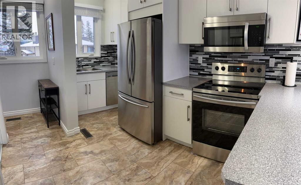 Row / Townhouse for Sale in 65 Storybook Gardens NW|Calgary, Alberta T3G1Y7 5