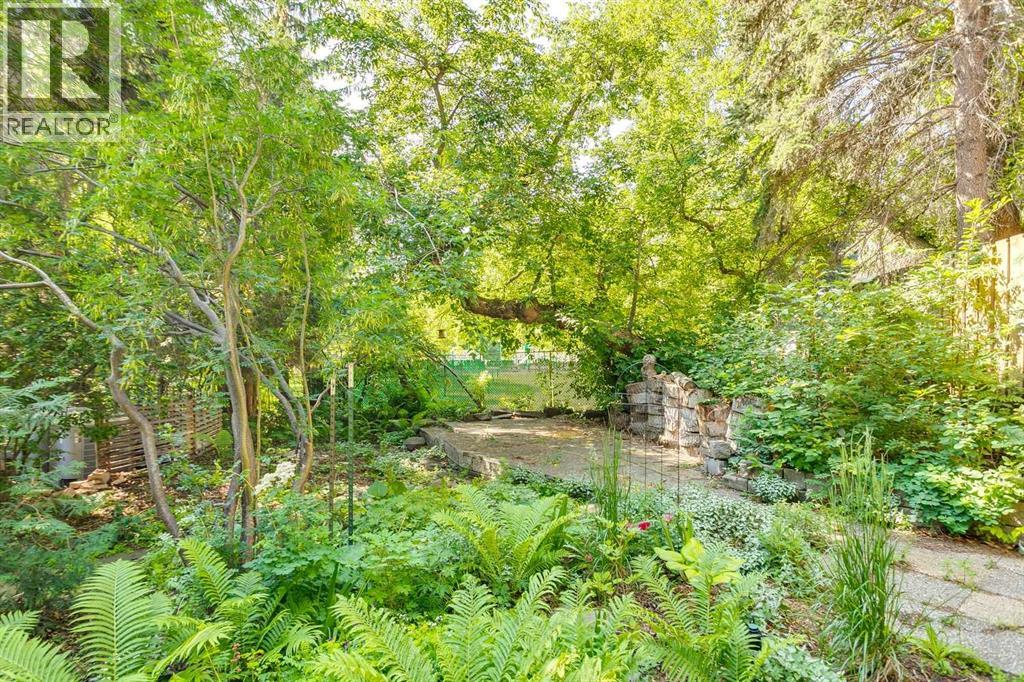 House for Sale in 40 Eagle Ridge Place SW|Calgary, Alberta T2V2V8 5