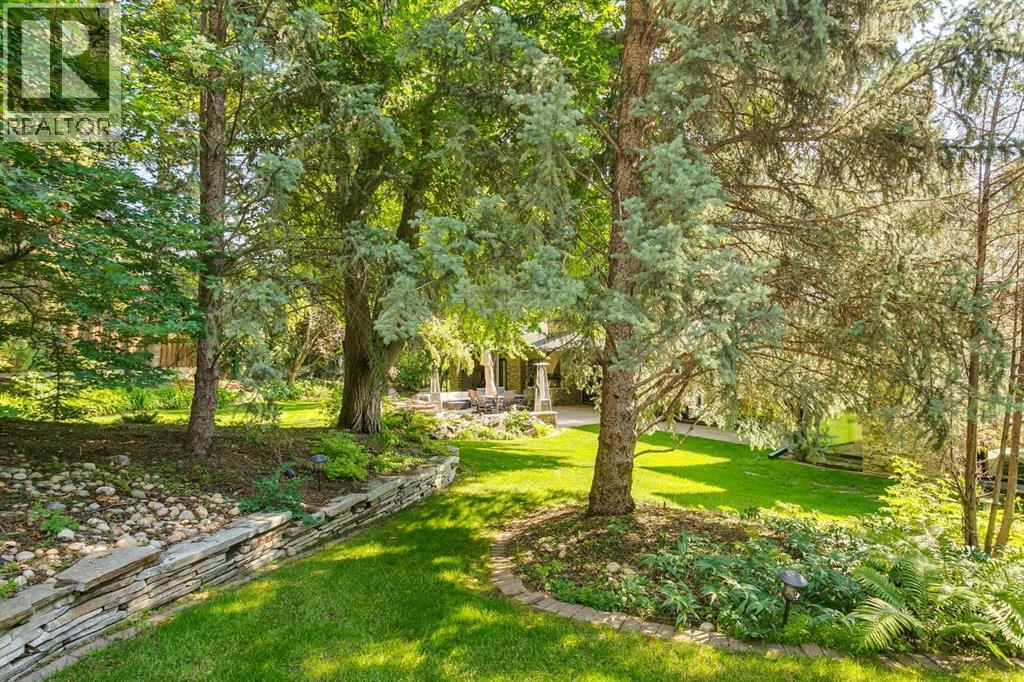 House for Sale in 40 Eagle Ridge Place SW|Calgary, Alberta T2V2V8 2