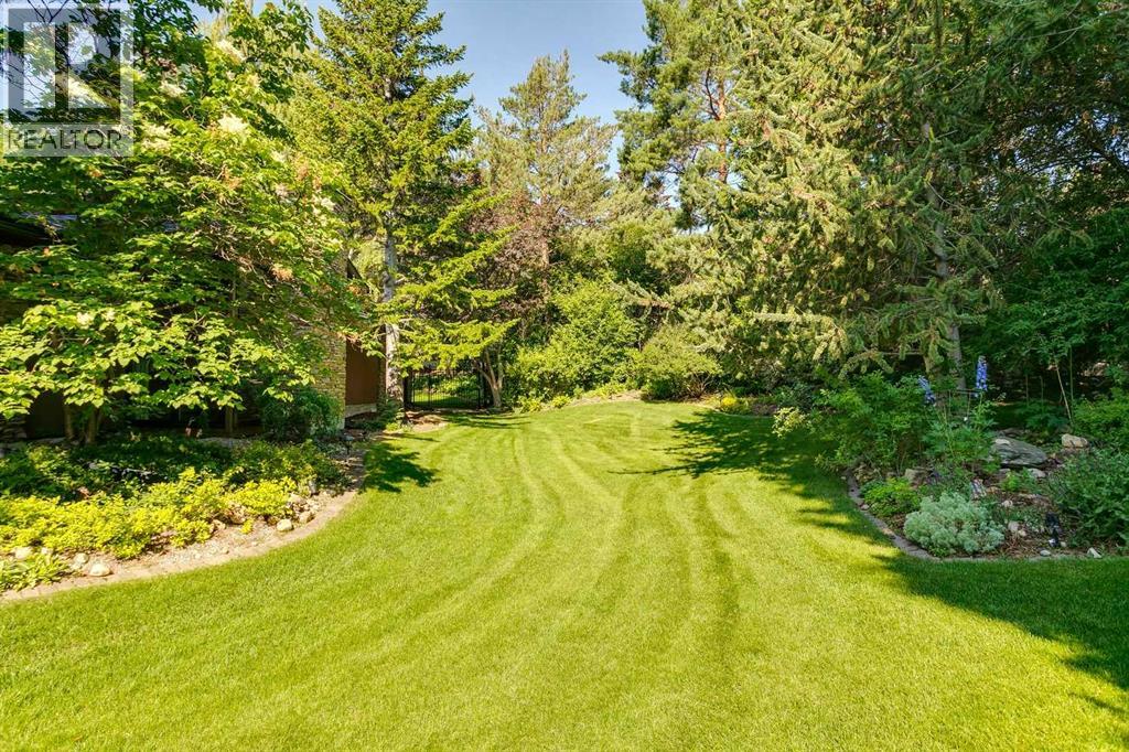 House for Sale in 40 Eagle Ridge Place SW|Calgary, Alberta T2V2V8 3