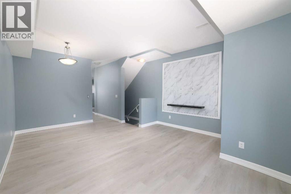 Row / Townhouse for Sale in 1218, 121 Copperpond Common SE|Calgary, Alberta T2Z5B6 3