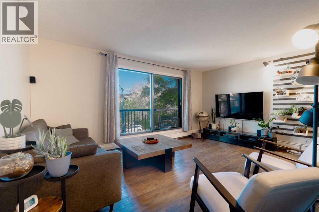 Apartment for Sale in 305, 1829 11 Avenue SW|Calgary, Alberta T3C0N7 3