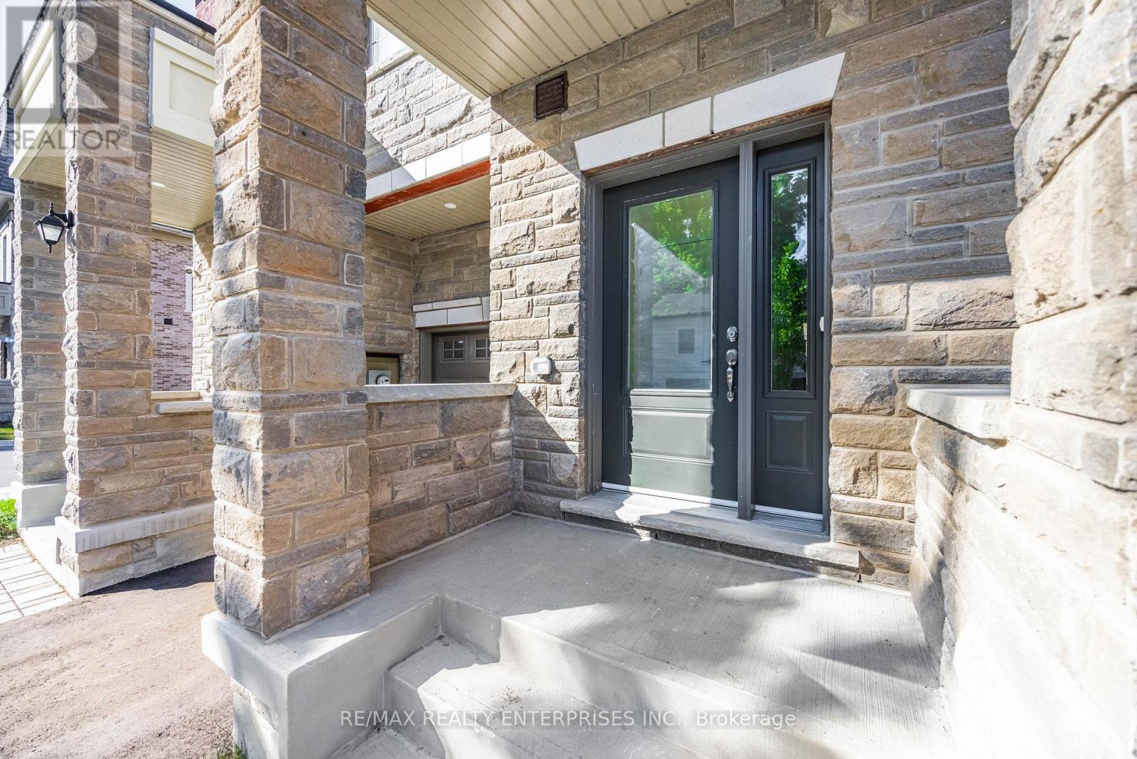 Row / Townhouse for Sale in 209 WYNDHAM STREET|Mississauga (Streetsville), Ontario L5M2S5 3