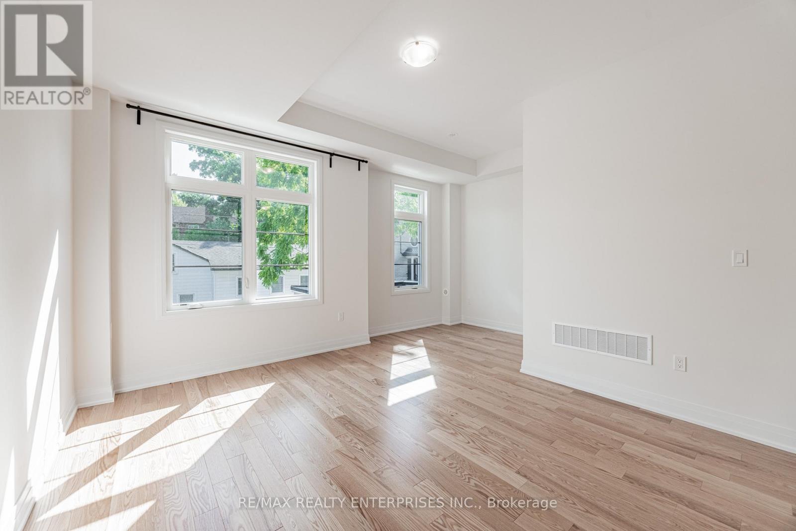 Row / Townhouse for Sale in 209 WYNDHAM STREET|Mississauga (Streetsville), Ontario L5M2S5 5