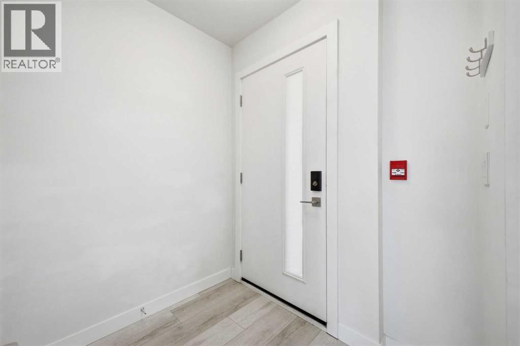 Row / Townhouse for Sale in 4010 Kovitz Lane NW|Calgary, Alberta T3B6A8 3