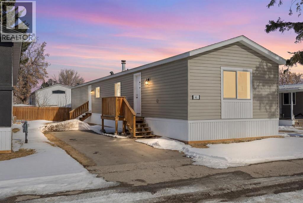 Mobile Home for Sale in 4, 6220 17 Avenue SE|Calgary, Alberta T2A0W6 2