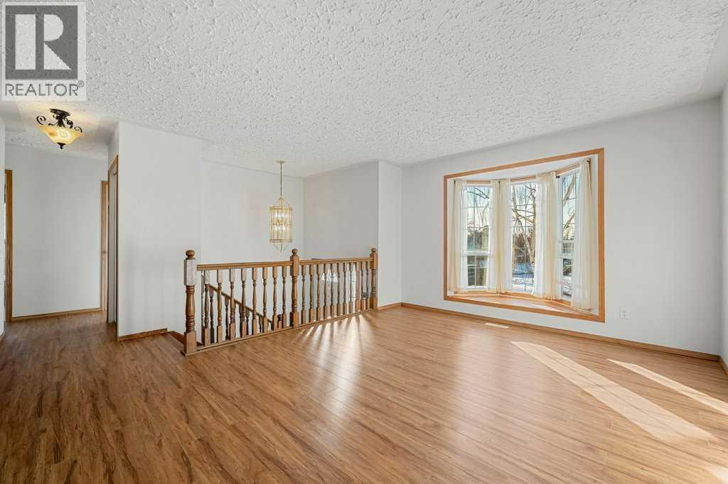 House for Sale in 36 Doverthorn Place SE|Calgary, Alberta T2B2B8 3