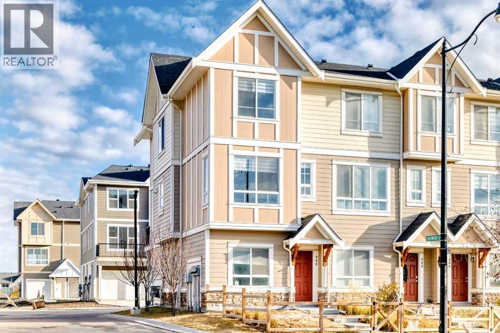 Row / Townhouse for Sale in 986 Sherwood Boulevard NW|Calgary, Alberta T3R0V3 2