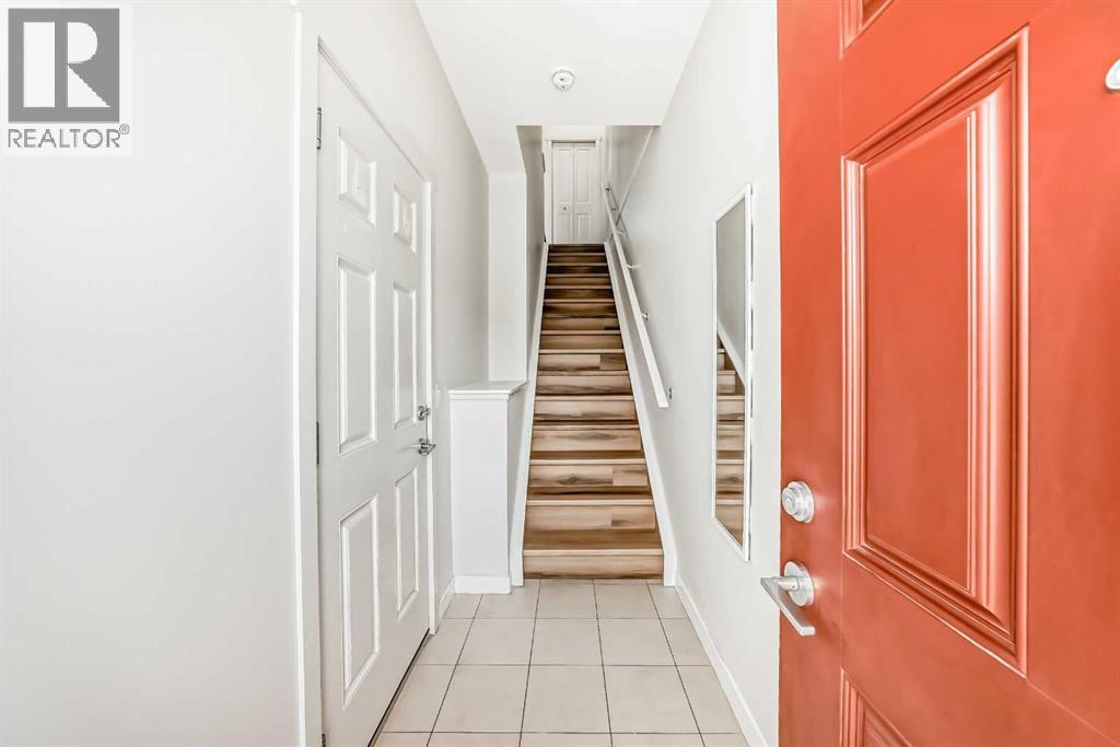 Row / Townhouse for Sale in 986 Sherwood Boulevard NW|Calgary, Alberta T3R0V3 4