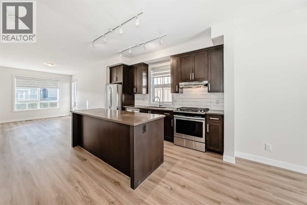 Row / Townhouse for Sale in 986 Sherwood Boulevard NW|Calgary, Alberta T3R0V3 5