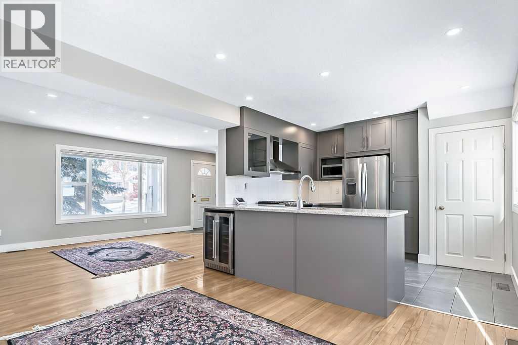 House for Sale in 135 Amiens Crescent SW|Calgary, Alberta T2T6E7 5