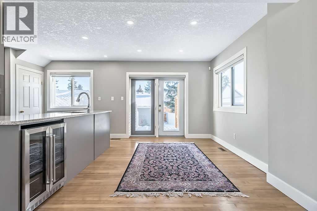 House for Sale in 135 Amiens Crescent SW|Calgary, Alberta T2T6E7 4