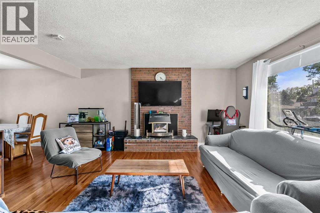 House for Sale in 2220 38 Street SW|Calgary, Alberta T3E3E2 3