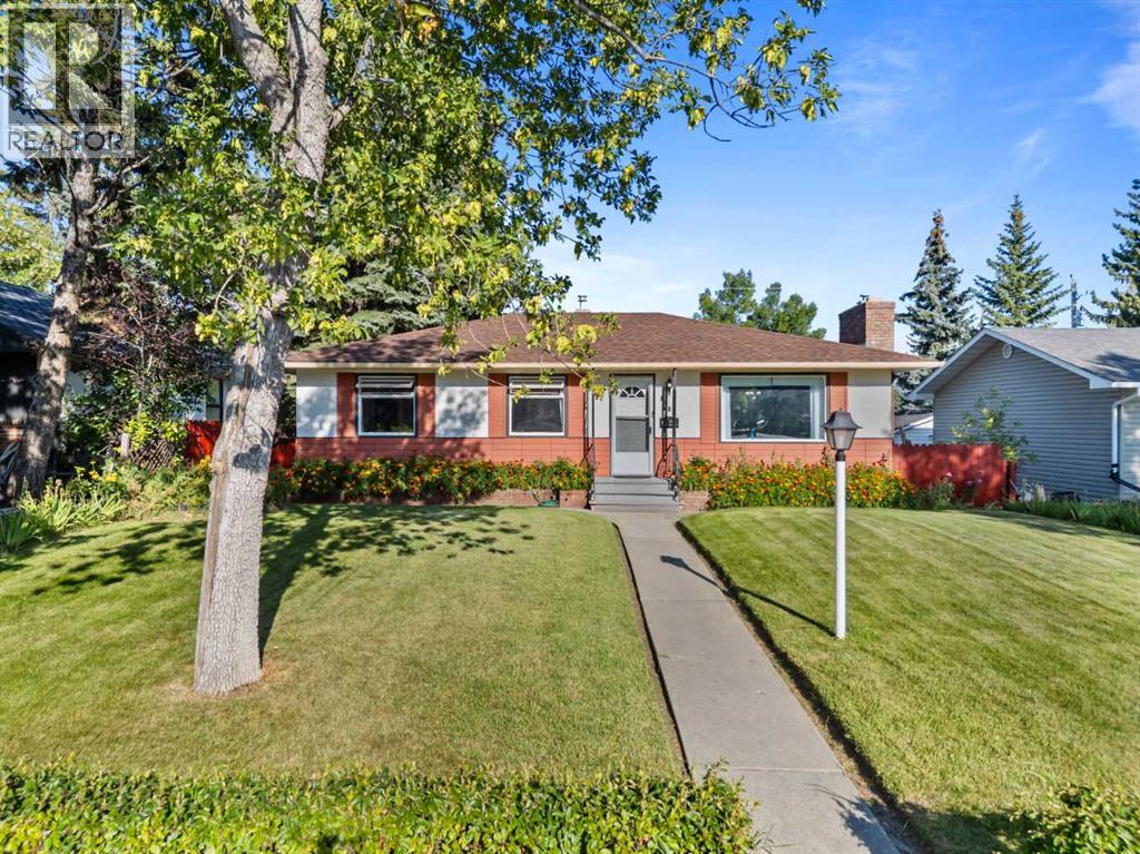 House for Sale in 2220 38 Street SW|Calgary, Alberta T3E3E2