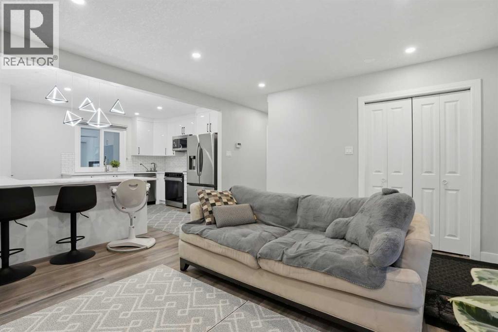 House for Sale in 236 Fairview Drive SE|Calgary, Alberta T2H1B5 5