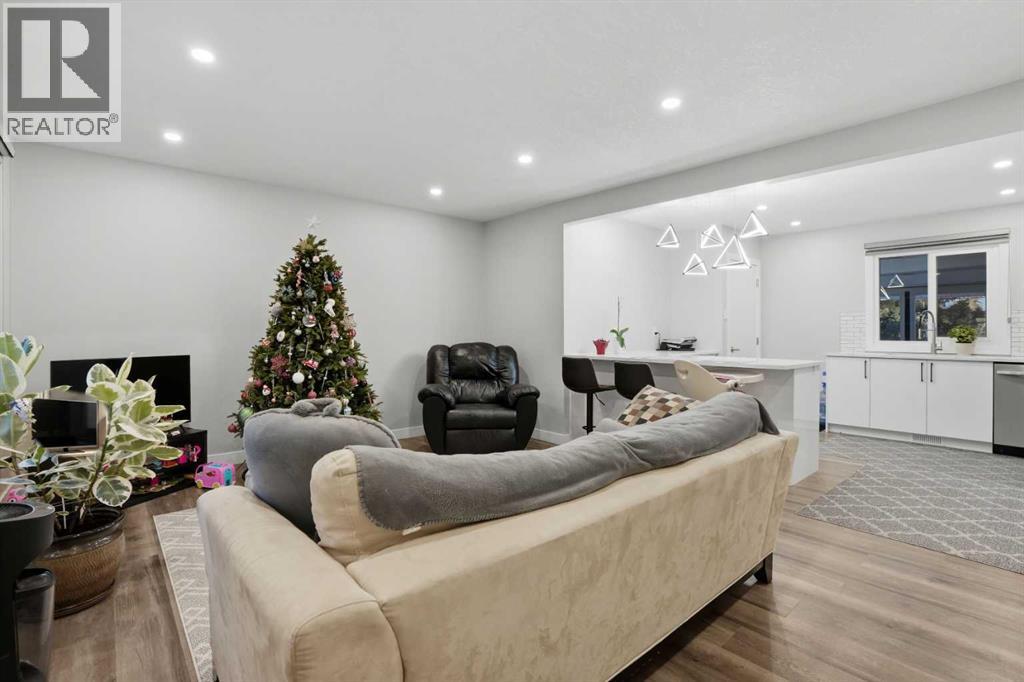 House for Sale in 236 Fairview Drive SE|Calgary, Alberta T2H1B5 3