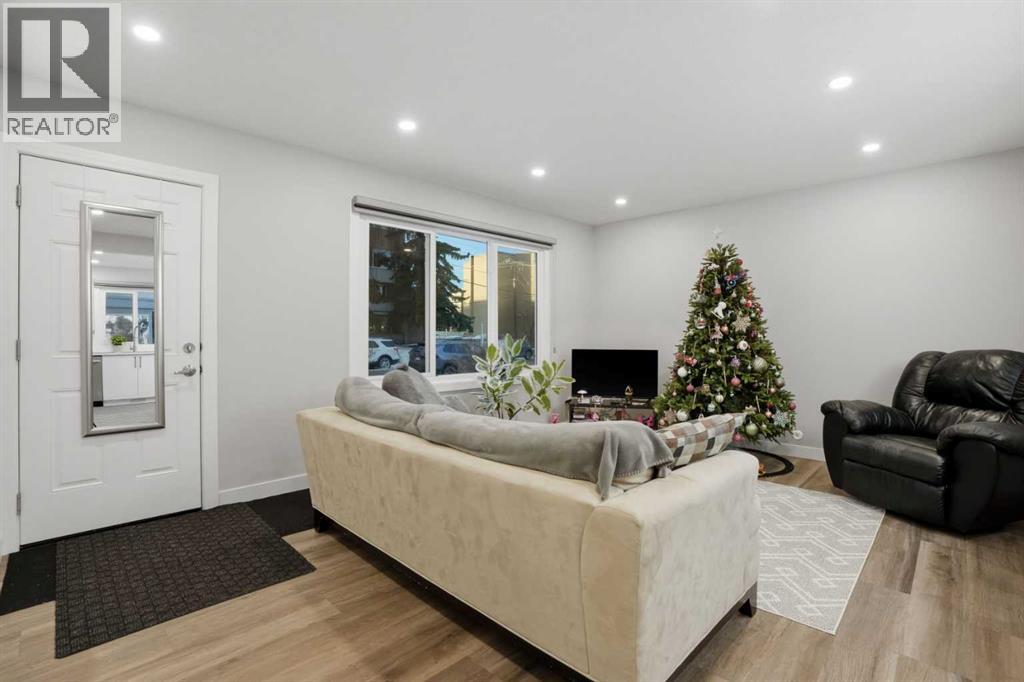 House for Sale in 236 Fairview Drive SE|Calgary, Alberta T2H1B5 4