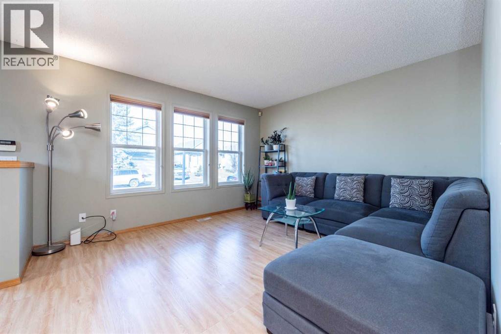 House for Sale in 7 Covewood Park NE|Calgary, Alberta T3K4T1 4