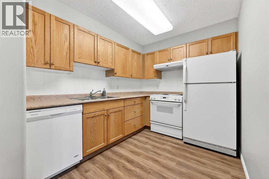 Apartment for Sale in 3331, 6818 Pinecliff Grove NE|Calgary, Alberta T1Y7L2 5