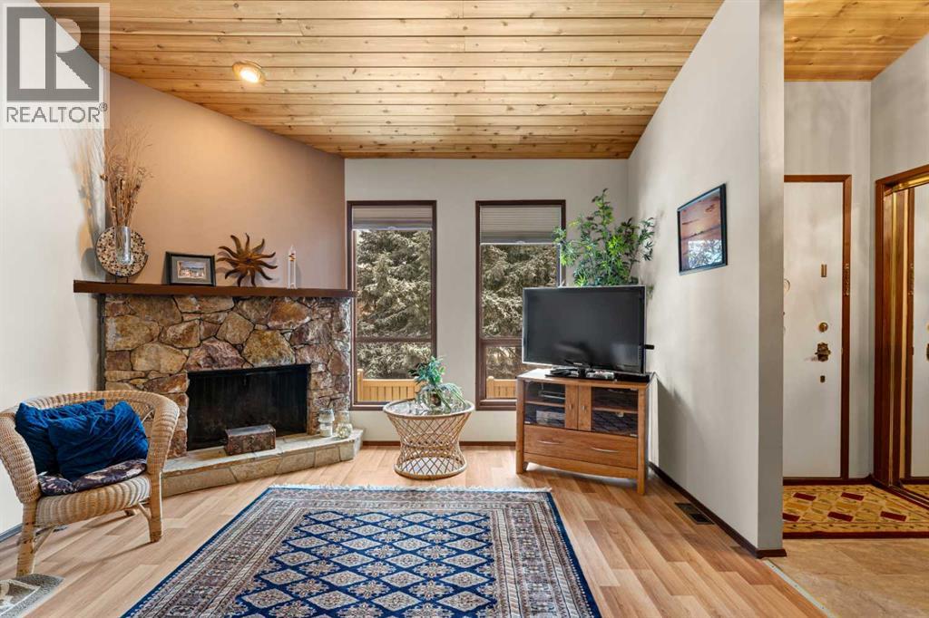 Row / Townhouse for Sale in 12 Canterbury Gardens SW|Calgary, Alberta T2W2S9 3