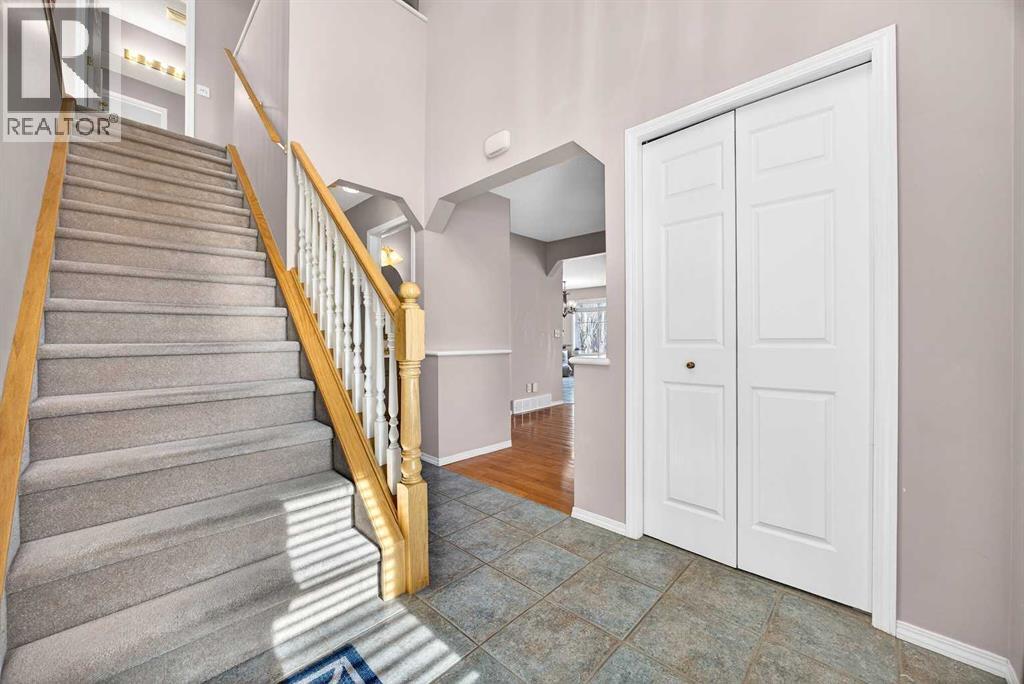 House for Sale in 287 Panamount Drive NW|Calgary, Alberta T3K5L9 2