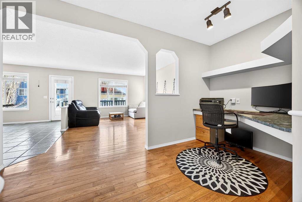 House for Sale in 287 Panamount Drive NW|Calgary, Alberta T3K5L9 3