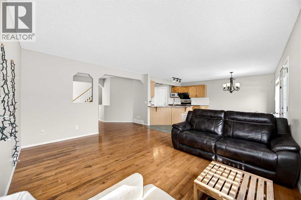 House for Sale in 287 Panamount Drive NW|Calgary, Alberta T3K5L9 5