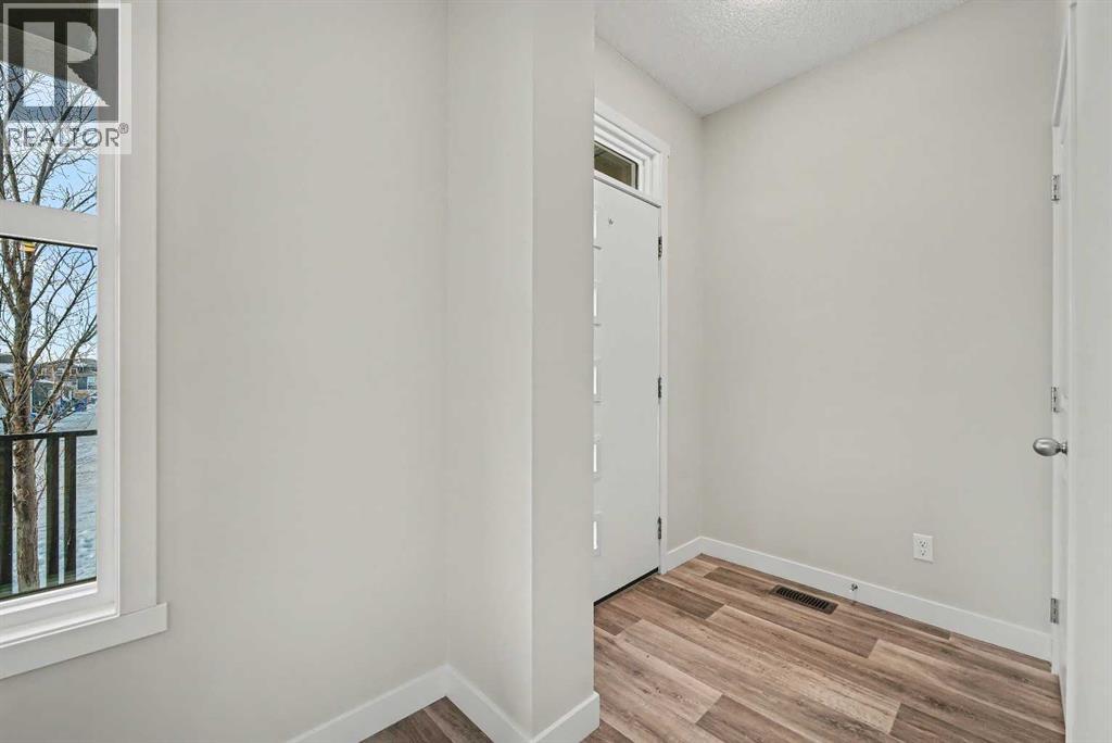 Row / Townhouse for Sale in 120 Carringvue Way NW|Calgary, Alberta T3P1K6 4