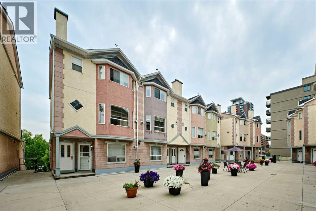 Row / Townhouse for Sale in 1535 11 Street SW|Calgary, Alberta T2R1R3 2