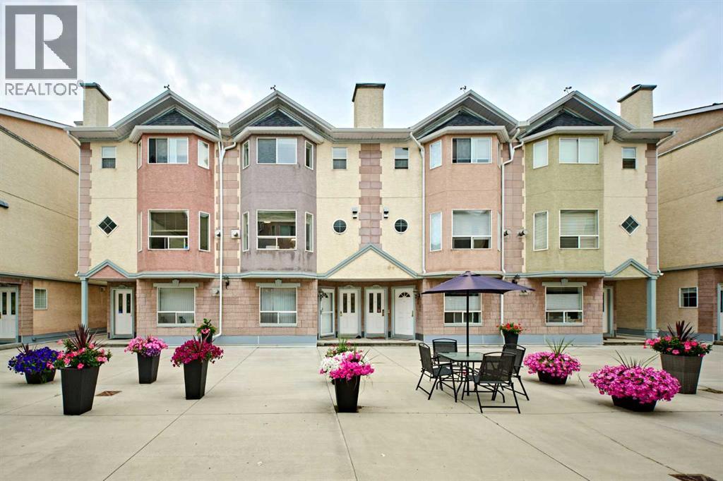 Row / Townhouse for Sale in 1535 11 Street SW|Calgary, Alberta T2R1R3 3