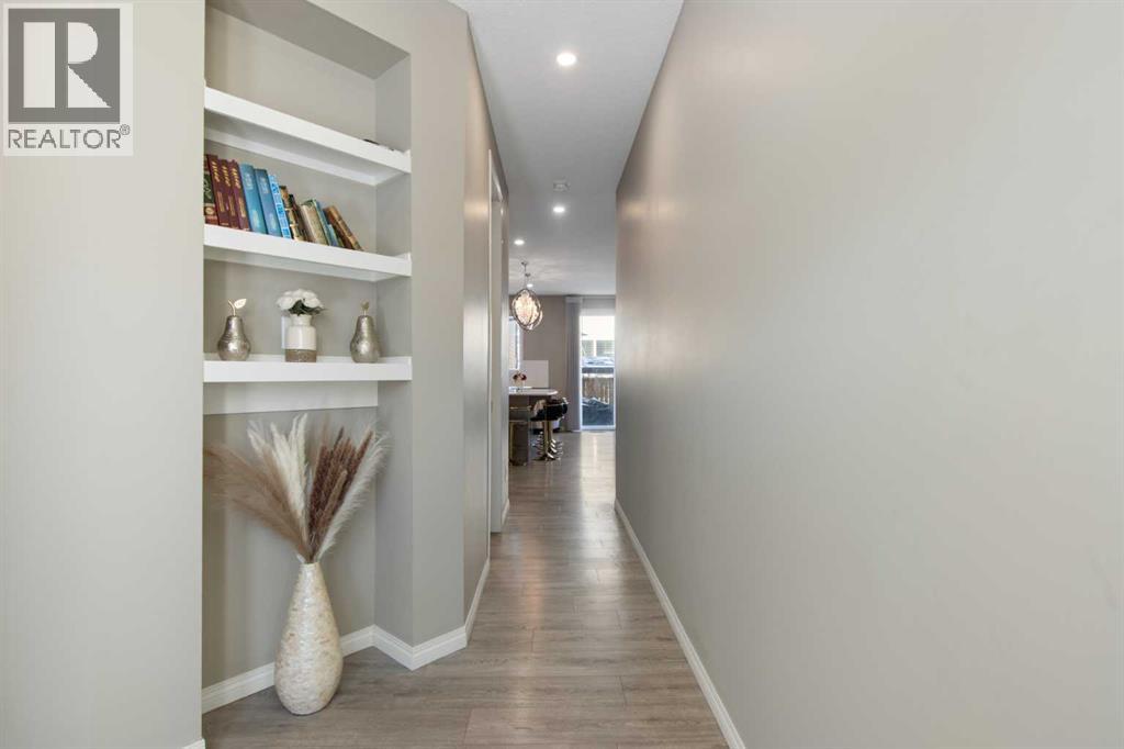 House for Sale in 17 Carrington Manor NW|Calgary, Alberta T3P0Z2 3