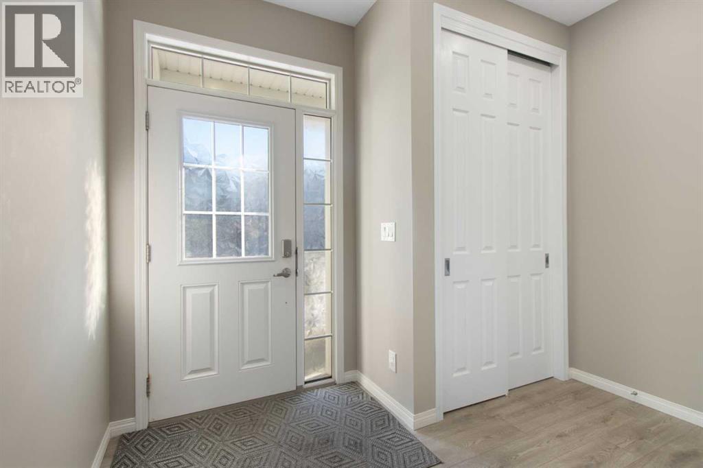 House for Sale in 17 Carrington Manor NW|Calgary, Alberta T3P0Z2 2