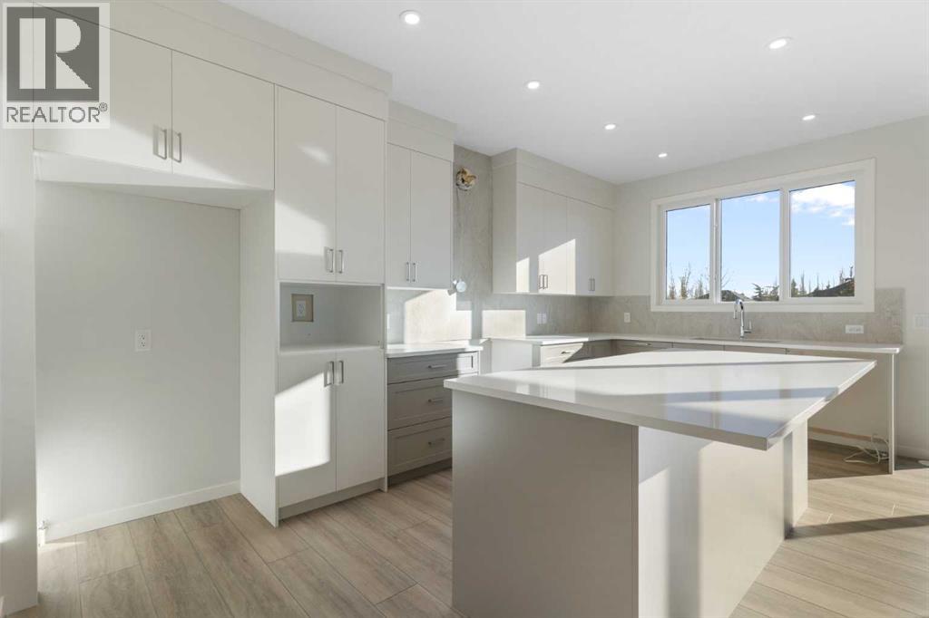 House for Sale in 218 West Grove Lane SW|Calgary, Alberta T3H6E3 5