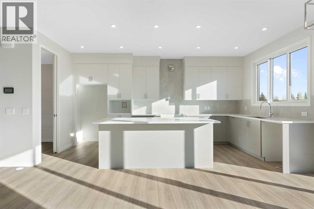 House for Sale in 218 West Grove Lane SW|Calgary, Alberta T3H6E3 3